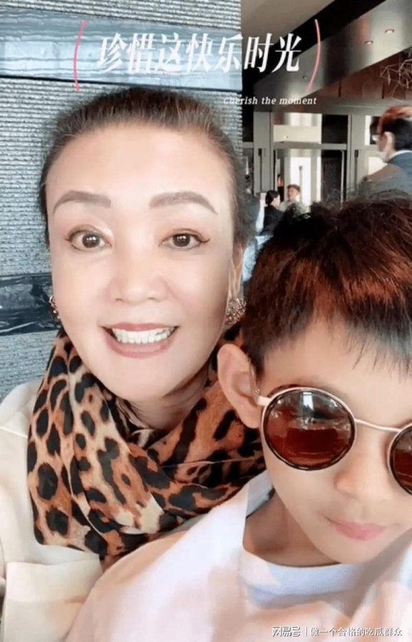 银泰融通 谁懂啊！张兰8岁孙儿怼黑粉也太会了，一句话把奶奶哄得笑出褶子